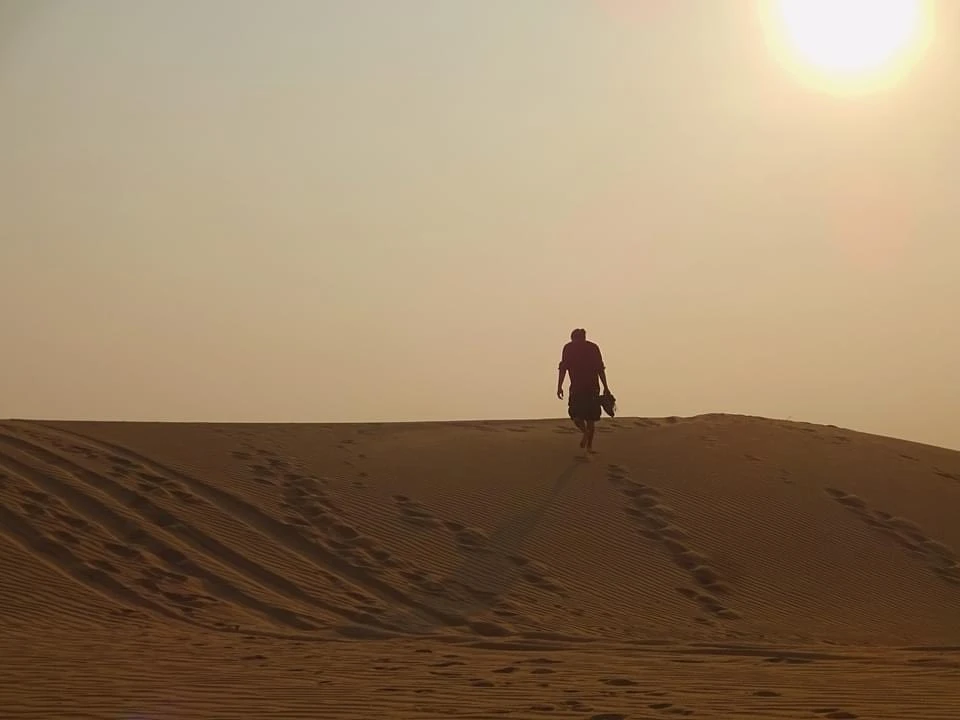 Du lịch đồi cát Ninh Thuận được nhiều du khách yêu thích. Ảnh: Quỳnh Tô.