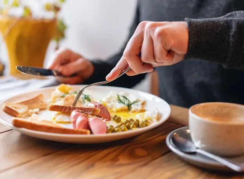 Bạn nên tránh những loại thực phẩm này vào bữa sáng vì dễ gây viêm nhiễm.Ảnh: Shutterstock. Bạn nên tránh những loại thực phẩm này vào bữa sáng vì dễ gây viêm nhiễm.Ảnh: Shutterstock.