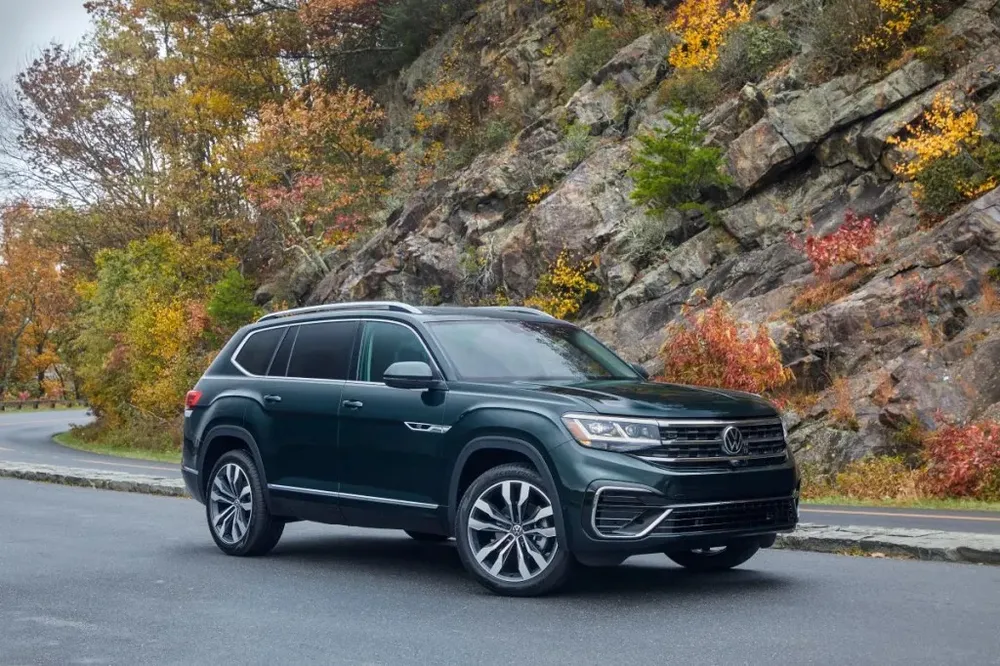 Volkswagen Atlas có giá gần 920 triệu đồng. Ảnh: Motorbiscuit. Volkswagen Atlas có giá gần 920 triệu đồng. Ảnh: Motorbiscuit.