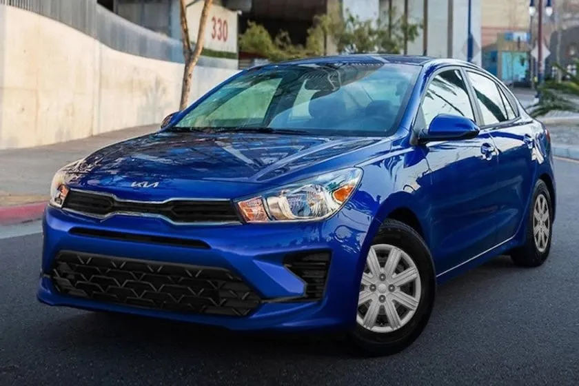 Kia Rio 2023 có giá 394 triệu đồng. Ảnh: Carbuzz. Kia Rio 2023 có giá 394 triệu đồng. Ảnh: Carbuzz.
