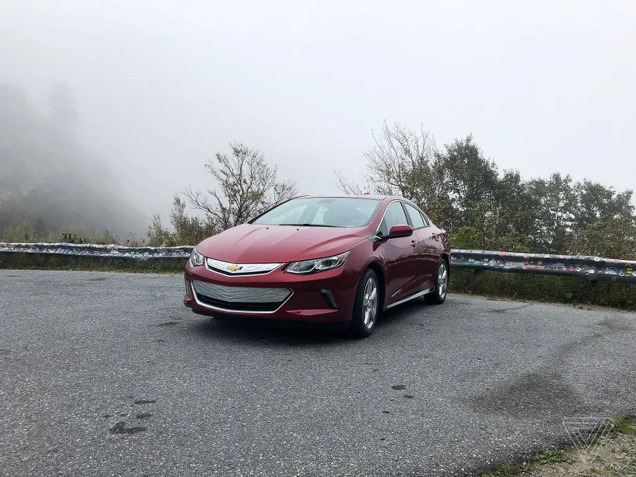 ChevyVolt khả năng tiết kiệm nhiên liệu đạt 42 mpg (5,6 lít) kết hợp. Ảnh: Motorbiscuit.