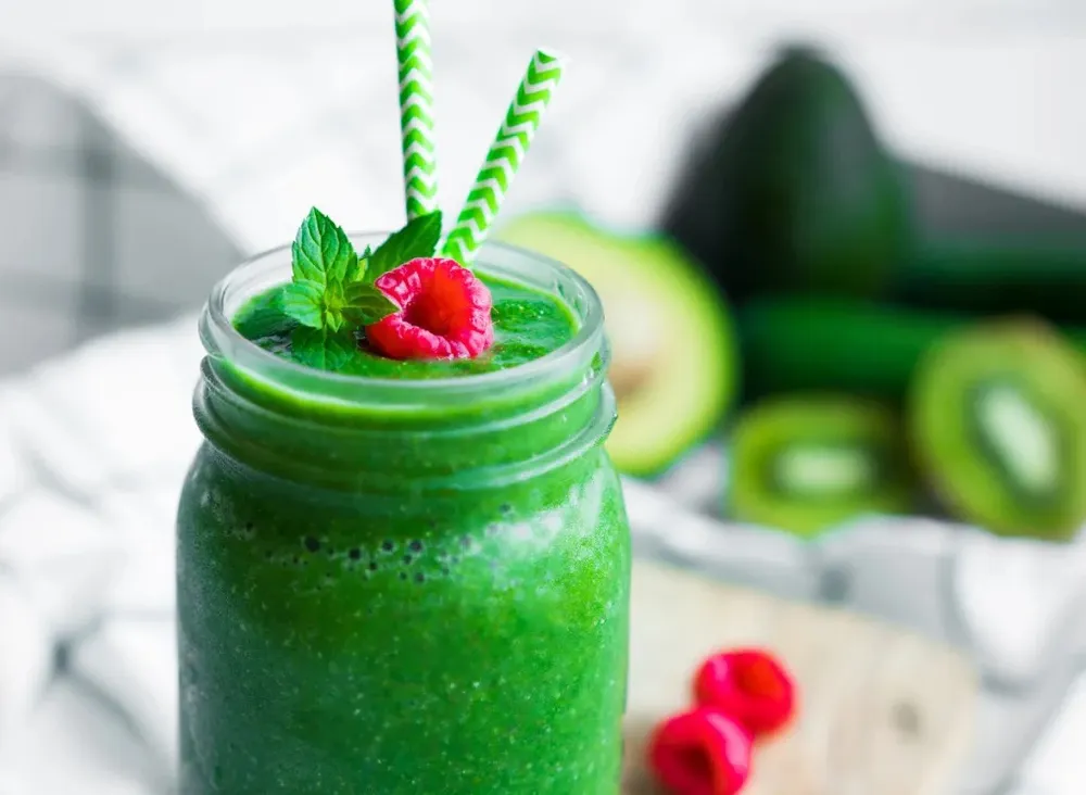 Nước ép xanh rất tốt cho việc giải độc và làm sạch cơ thể. Ảnh: Shutterstock. Nước ép xanh rất tốt cho việc giải độc và làm sạch cơ thể. Ảnh: Shutterstock.