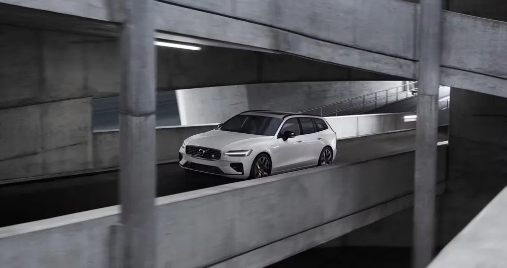 Volvo V60 T8 Polestar Engineered. Ảnh: Hotcars.