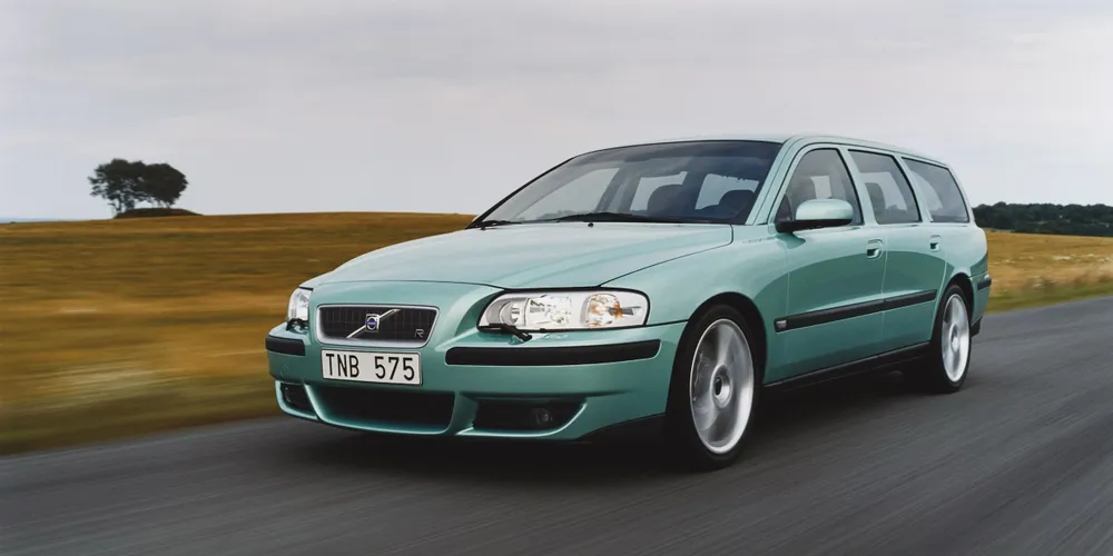 Volvo V70 R. Ảnh: Hotcars.