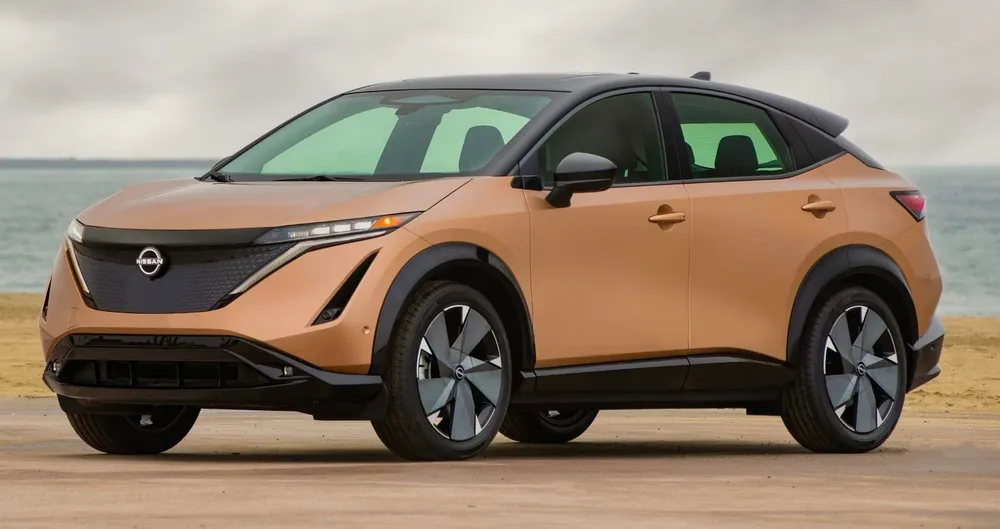 Nissan Arya 2023 có giá hơn 1 tỉ đồng. Ảnh: Hotcars.