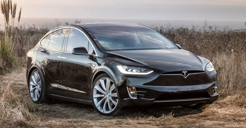 Tesla Mẫu X 2023 có giá hơn 2,3 tỉ đồng. Ảnh: Hotcars.