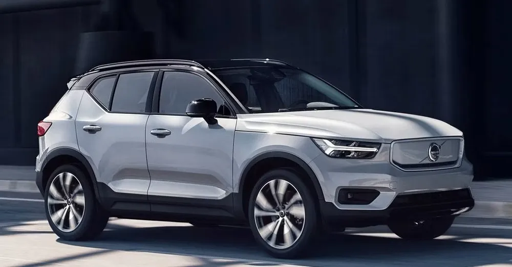 Volvo XC40 2023 có giá dưới 1,3 tỉ đồng. Ảnh: Hotcars.
