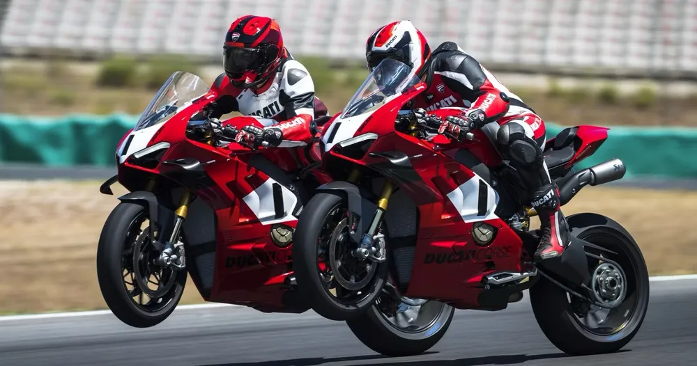 Ducati Panigale V4R 2023 có giá hơn 1 tỉ đồng. Ảnh: Hotcars.