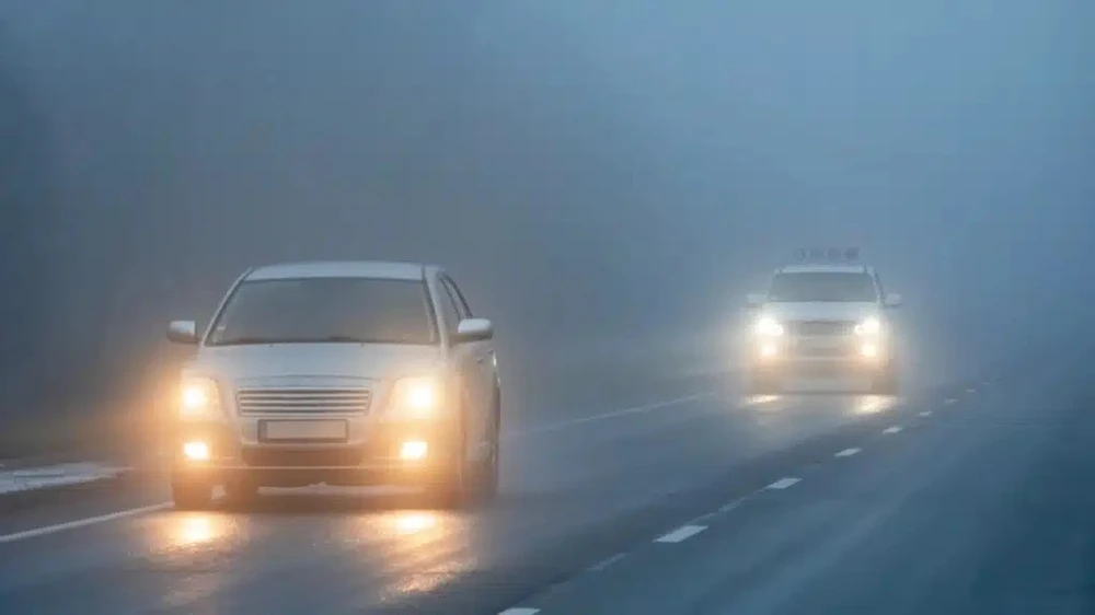 Đèn sương mù là cụm đèn chiếu sáng phụ được gắn phía trước xe, thường là bên dưới đèn pha thông thường. Ảnh: Motorbiscuit.