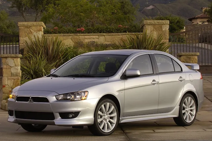 Mitsubishi Lancer GT/GTS. Ảnh: Carbuzz.