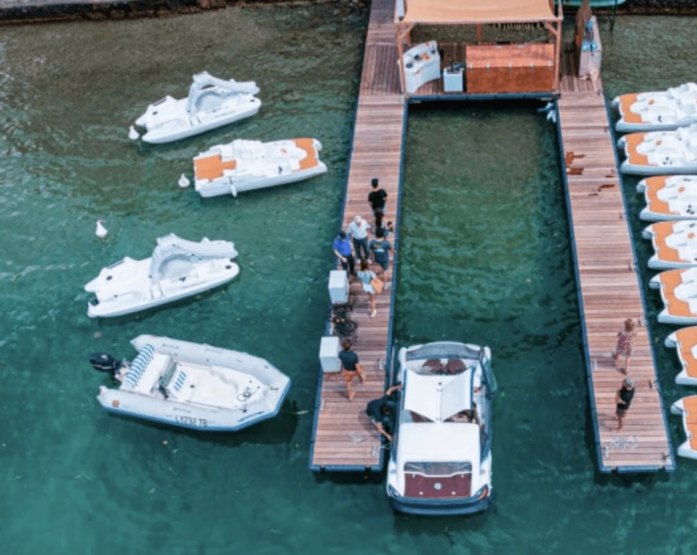 Hiện mỗi ngày có tám chuyến khứ hồi và bắt đầu từ 9 giờ sáng đến 7 giờ tối. Ảnh: Motorbiscuit.