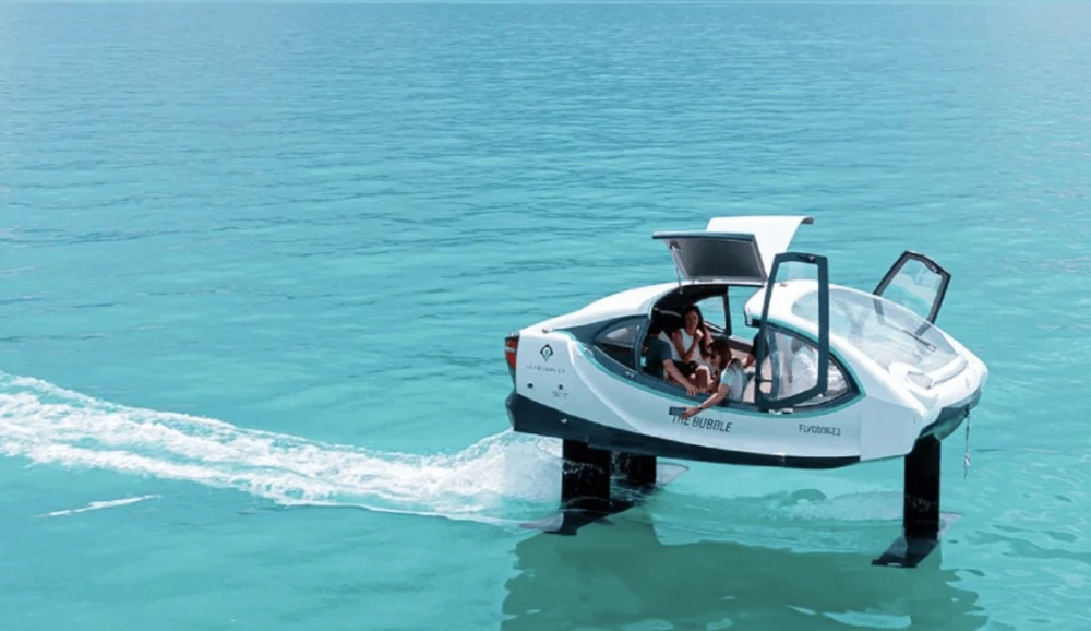 Chiếc taxi điện bay trên nước có tên là SeaBubbles. Ảnh: Motorbiscuit.