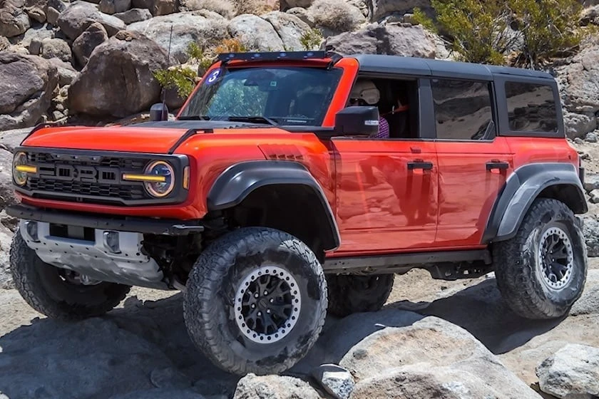 Ford Bronco. Ảnh: Carbuzz. Ford Bronco. Ảnh: Carbuzz.