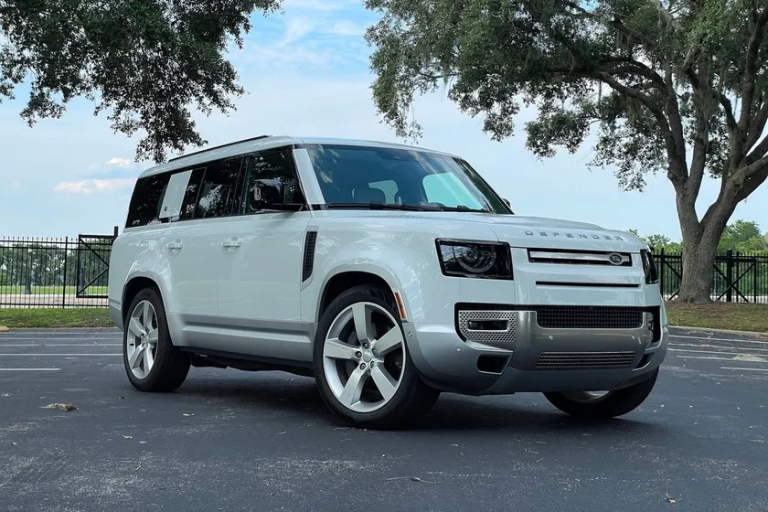 Land Rover Defender. Ảnh: Carbuzz. Land Rover Defender. Ảnh: Carbuzz.