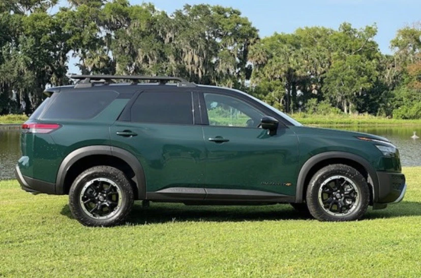 Nissan Pathfinder. Ảnh: Carbuzz. Nissan Pathfinder. Ảnh: Carbuzz.