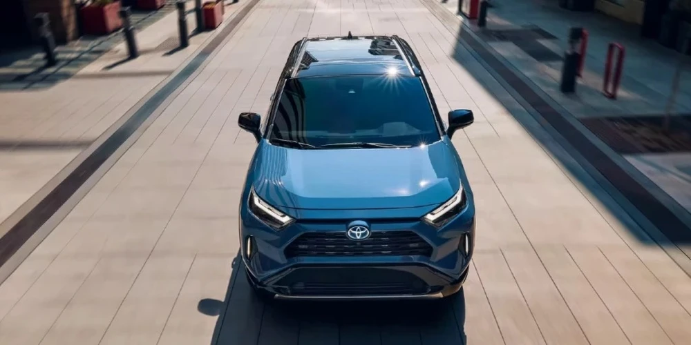 Toyota RAV4 Hybrid 2023 có giá khởi điểm 31.225 USD. Ảnh: Motorbiscuit. Toyota RAV4 Hybrid 2023 có giá khởi điểm 31.225 USD. Ảnh: Motorbiscuit.