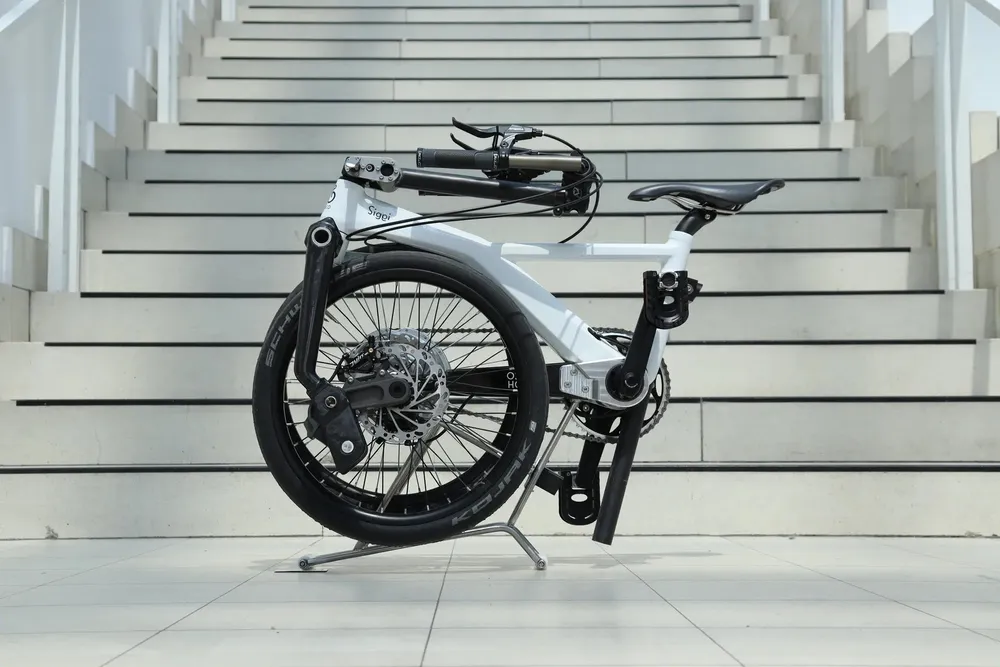 Chiếc xe đạp có thể gấp gọn. Ảnh: Autoevolution.