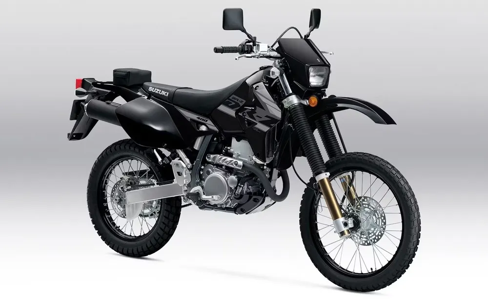 Suzuki DR-Z400S có giá 7.199 USD. Ảnh: HOTCARS.