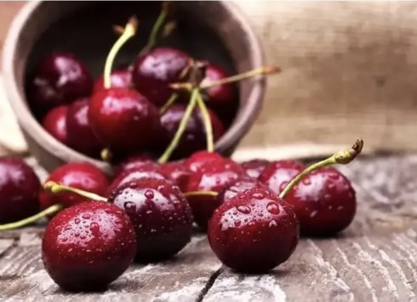 Anh đào có chứa một loại chất flavonoid được gọi là anthocyanin, nó thúc đẩy việc loại bỏ axit uric dư thừa. Ảnh: Steptohealth. Anh đào có chứa một loại chất flavonoid được gọi là anthocyanin, nó thúc đẩy việc loại bỏ axit uric dư thừa. Ảnh: Steptohealth.