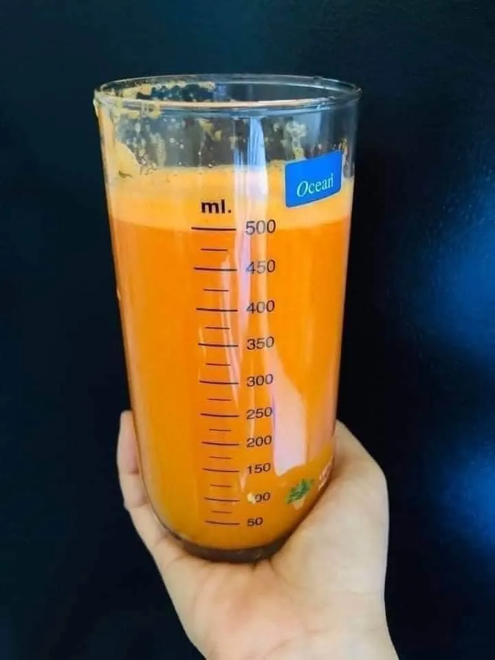 Uống nước lạnh có thể hỗ trợ giảm đau. Ảnh: PHƯƠNG LÊ.