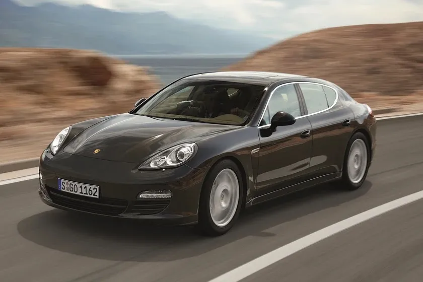 Porsche Panamera. Ảnh: Carbuzz.