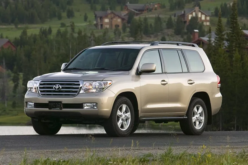 Toyota Land Cruiser. Ảnh: Carbuzz.