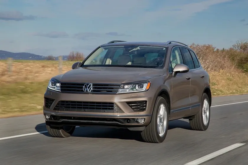 Volkswagen Touareg. Ảnh: Carbuzz.