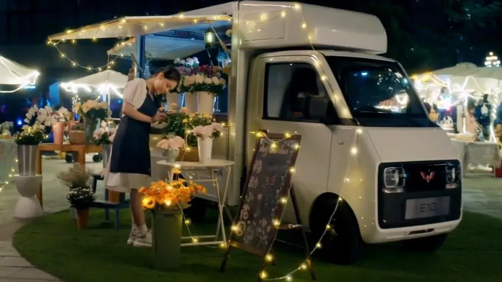 Wuling E10 là mẫu xe thương mại một chỗ ngồi chạy hoàn toàn bằng điện. Ảnh: Carscoops. Wuling E10 là mẫu xe thương mại một chỗ ngồi chạy hoàn toàn bằng điện. Ảnh: Carscoops.