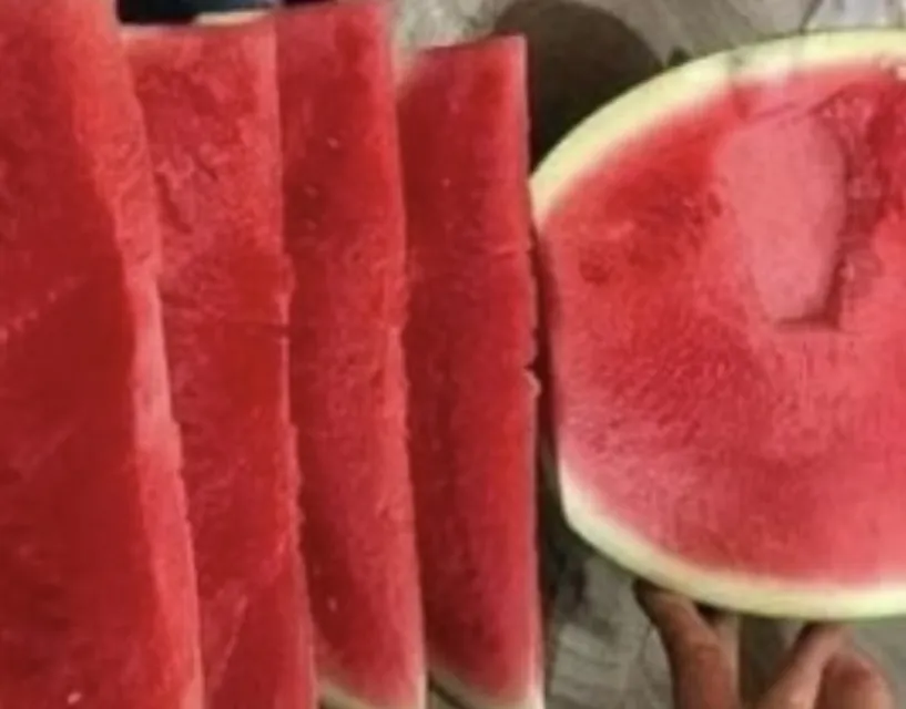 Dưa đỏ là một loại trái cây chứa nhiều carotenoid. Ảnh: PHƯƠNG LÊ.