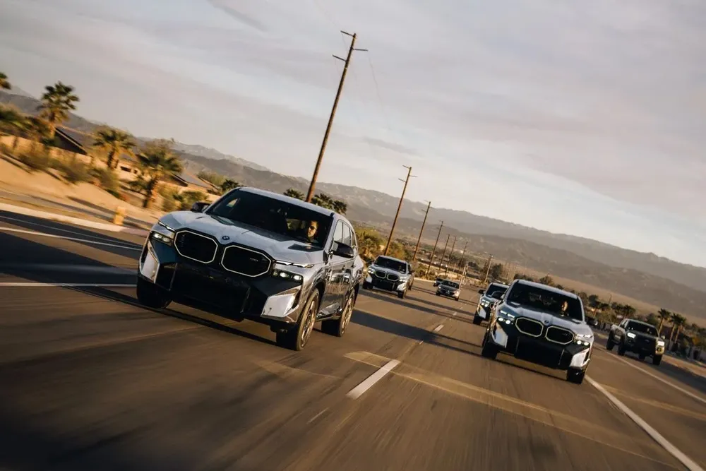 Phanh xe khi vào cua là thói quen lái xe xấu gây hậu quả nguy hiểm. Ảnh: Motorbiscuit. Phanh xe khi vào cua là thói quen lái xe xấu gây hậu quả nguy hiểm. Ảnh: Motorbiscuit.