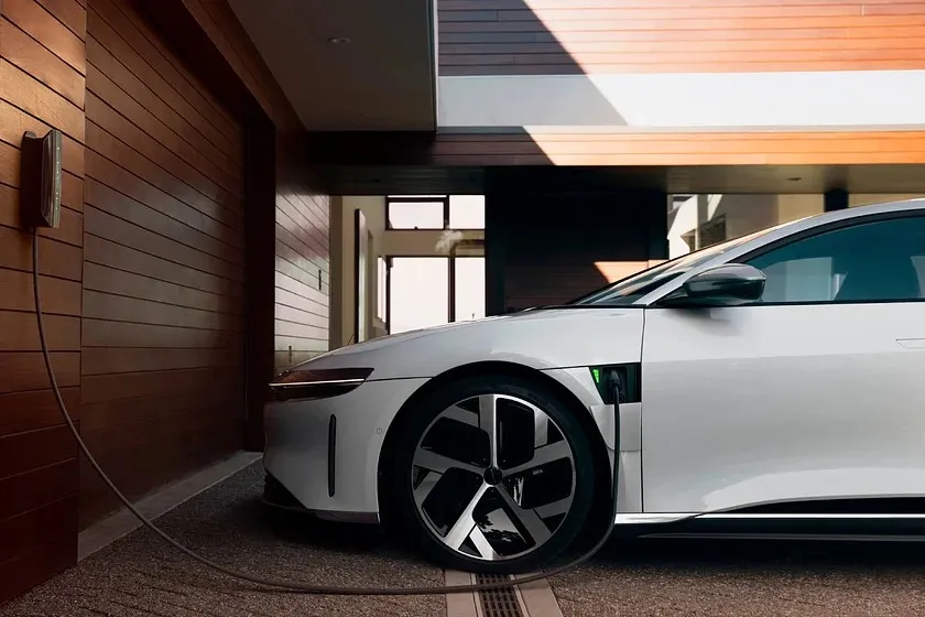 Sự cố sạc. Ảnh: Carbuzz.