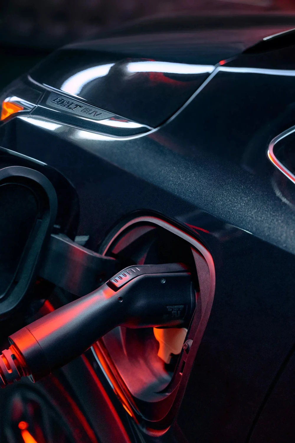 Cáp sạc này là do nhà cung cấp Webasto Charging Systems của GM. Ảnh: Carscoops.