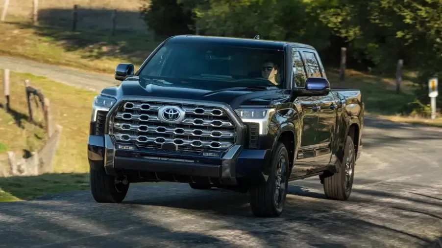 Toyota Tundra 2023. Ảnh: Toyota. Toyota Tundra-dang-phai-doi-mat-voivu-kien-vi-nguy-co-chay-no-2023.jpg