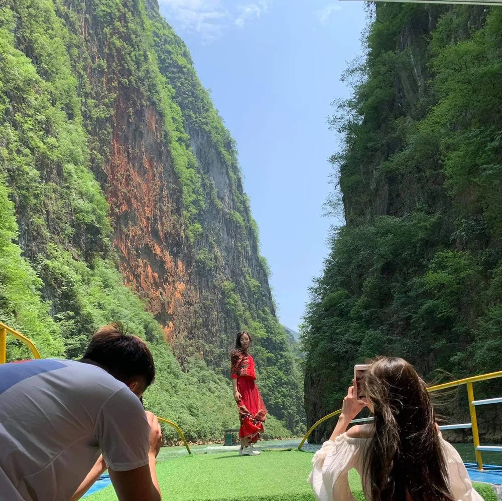 Du-khach-can-nhac-khi-toi-song-nho-que 1-ha-giang.jpg