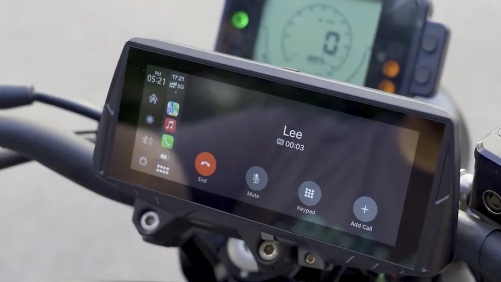Hiện nó có giá 269 USD (khoảng gần 6,5 triệu đồng), Ảnh: Autoevolution. Thiet-bi-nay-mang- Android Auto -va- CarPlay-den-moi-xe-may-1.jpg