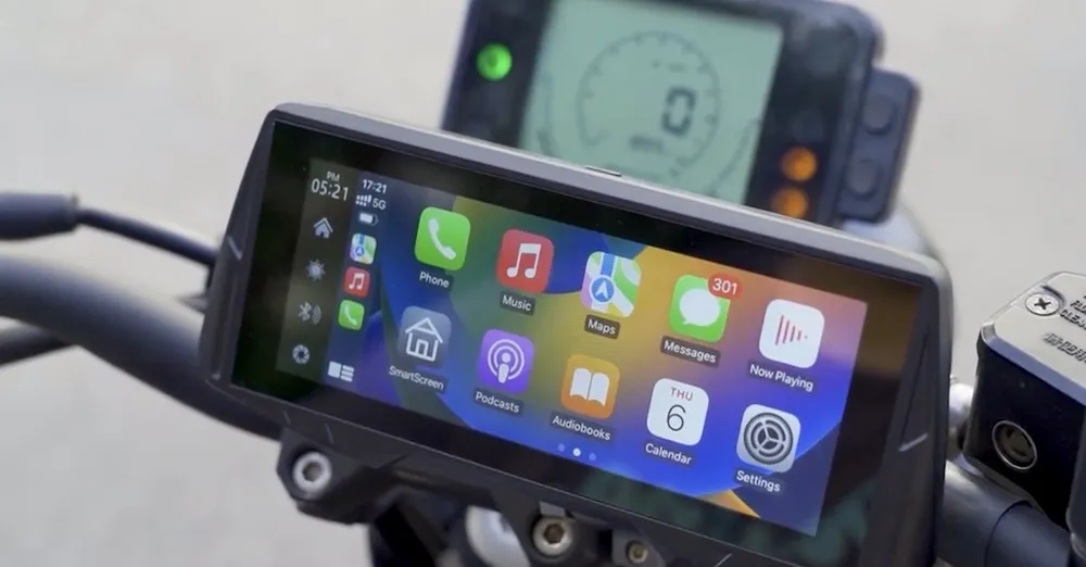 Thiết bị này mang Android Auto và CarPlay đến mọi xe máy. Ảnh: Autoevolution. Thiet-bi-nay-mang- Android Auto -va- CarPlay-den-moi-xe-may-5.jpg