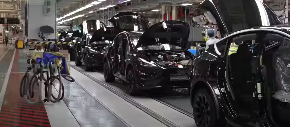 Tesla hiện có mặt ở hầu hết mọi nơi trên thế giới và có năm nhà máy chính 3 ở Mỹ, một ở Đức và Trung Quốc một nhà máy. Ảnh: Autoevolution. Tesla- san -xuat -1 trieu -oto-trong -200 -ngay-4.jpg