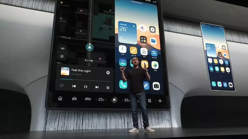 Thuong -hieu -oto-dien-trung-quoc-san-xuat-dien-thoai-thong-minh-mo--duoc-khoa-xe-4.jpg