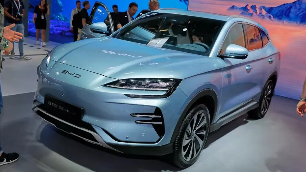BYD đã liên tục đăng ký bằng sáng chế trong 20 năm qua, số lượng bằng sáng chế nhiều gấp 16 lần so với Tesla. Ảnh: Carscoops. BYD-duoc-menh-danh-la-vua-bang -bang-sang-che-cua-xe-dien-2.jpg