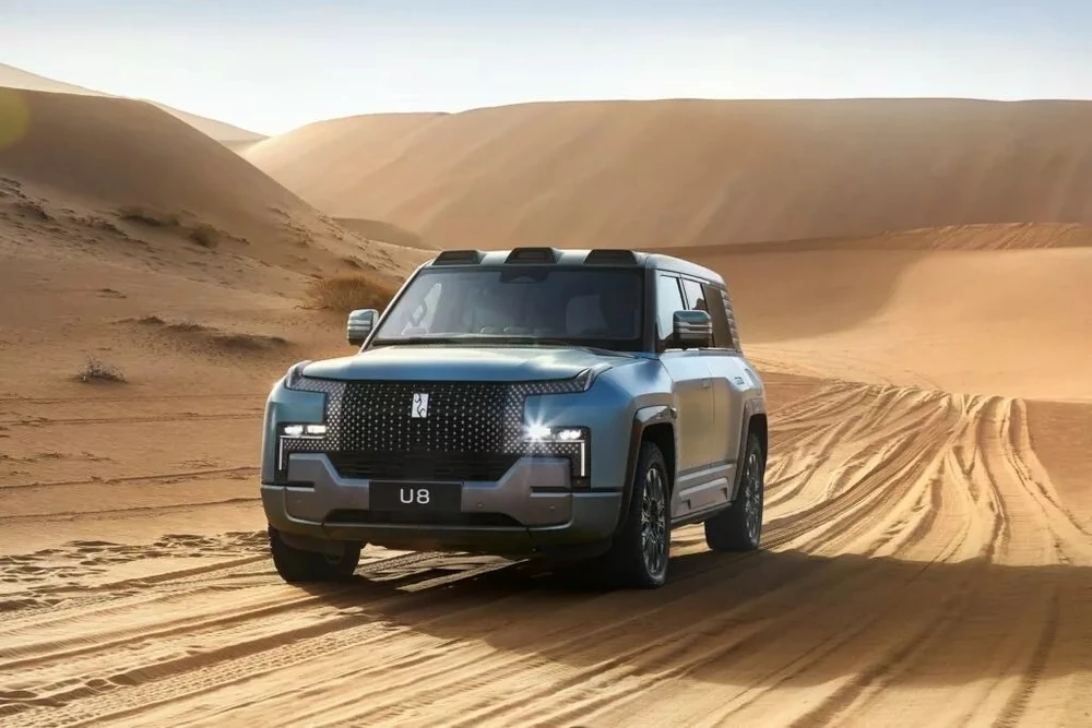 YangWang U8 là một chiếc SUV điện cỡ lớn, có phạm vi hoạt động rộng mang tên U8. Ảnh: Carscoops. BYD-trinh-lang-xe-EV-co-the-noi-va-loi-qua-nuoc-voi-toc-do-29 km-h-3.jpg