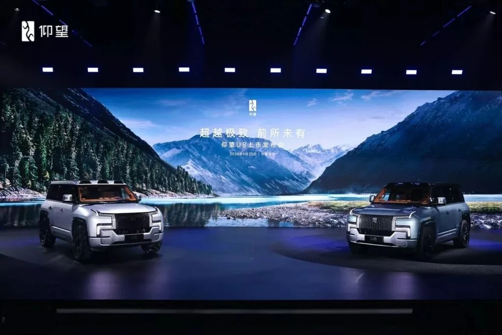 YangWang U8 EV có bốn động cơ tạo ra công suất 1.184 mã lực. Ảnh: Carscoops. BYD-trinh-lang-xe-EV-co-the-noi-va-loi-qua-nuoc-voi-toc-do-29 km-h-4.jpg