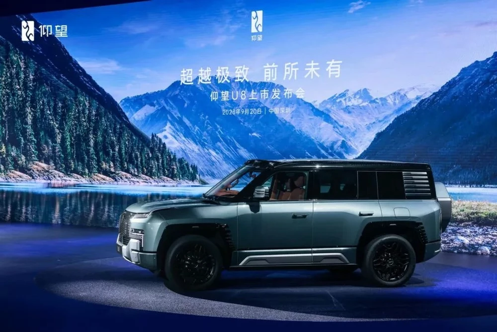 YangWang U8 Premium Edition tập trung vào đường đi hơn sẽ bắt đầu vào tháng 10. Ảnh: Carscoops. BYD-trinh-lang-xe-EV-co-the-noi-va-loi-qua-nuoc-voi-toc-do-29 km-h-5.jpg