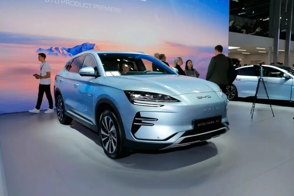 Tổng doanh số bán hàng tại châu Âu của thương hiệu này vào tháng 8 năm 2023 gần như gấp ba so với cùng tháng năm ngoái. Ảnh: Carscoops. Trung -Quoc-lai-chien-uu-the-trong-bang-xep-hang- doanh-so-ban-hang-cua-chau-au-1.jpg