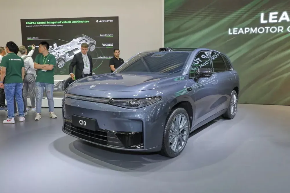 Theo dữ liệu Hải quan, các lô hàng xe năng lượng mới của Trung Quốc (bao gồm cả xe hybrid và xe điện) đến Liên minh Châu Âu đã tăng 112% trong bảy tháng đầu năm. Ảnh: Carscoops. Trung -Quoc-lai-chien-uu-the-trong-bang-xep-hang- doanh-so-ban-hang-cua-chau-au-3.jpg