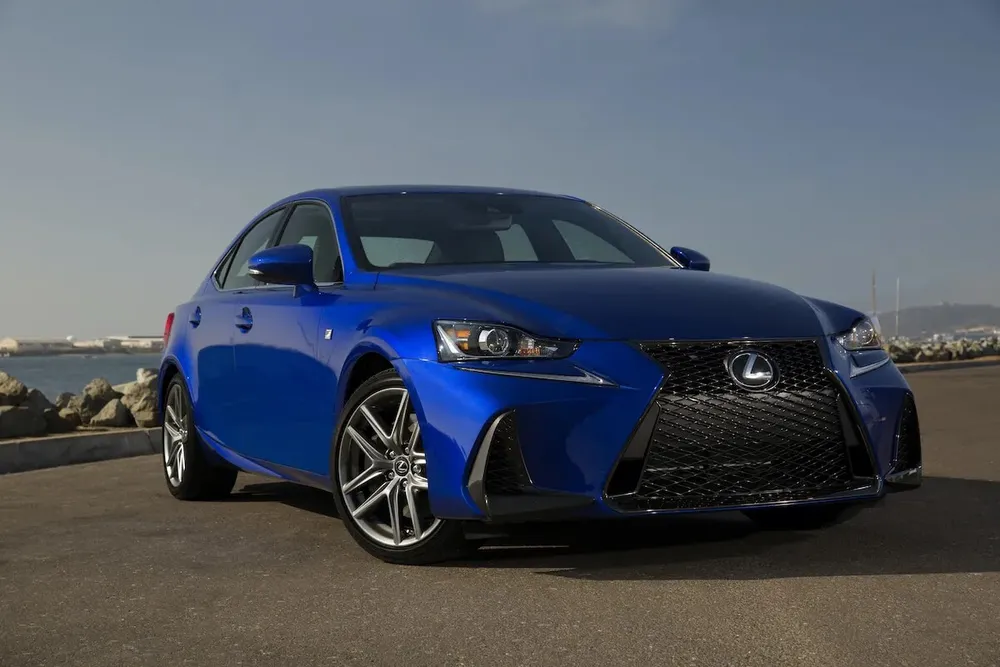 Lexus IS 350 2018 có giá từ 672 – 744 triệu đồng. Ảnh: Motorbiscuit. Top-7-mau-sedan-cu-toc-do-nhanh-voi-gia-ca-phai-chang.jpg