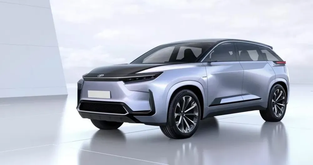 Mẫu concept SUV Bz Large của Toyota được xem trước vào năm 2021. Ảnh: Carscoops. Toyota-tang-toc-san-xuat-xe-dien-de-bt-kip-BYD-va-Tesla-1.jpg