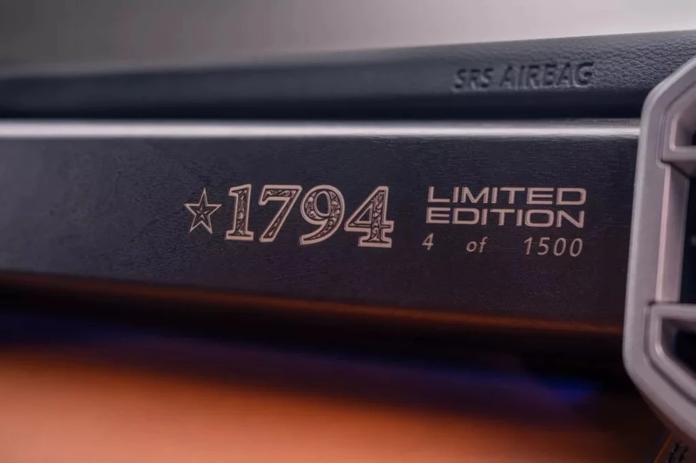 Toyota-san-xuat-Tundra 1794-boc-da-phien-ban-gioi-han-4.jpg