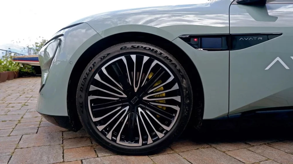 Xe -dien- Avatr 11 -va-12 -cua- Trung -Quoc- lam- rung -chuyen -thi- truong- xa- xi-2.jpg