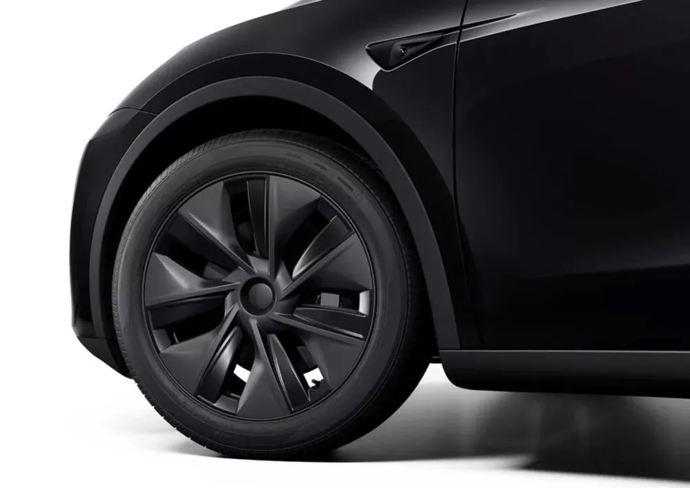 Chiếc xe đã có phần mũi mới, nhưng nó chủ yếu vẫn giữ nguyên phong cách ban đầu. Ảnh: Carscoops. Tesla -cai -tien -Model Y- danh -cho -Trung- Quoc -voi- toc- đo- 100 km-h-1.jpg