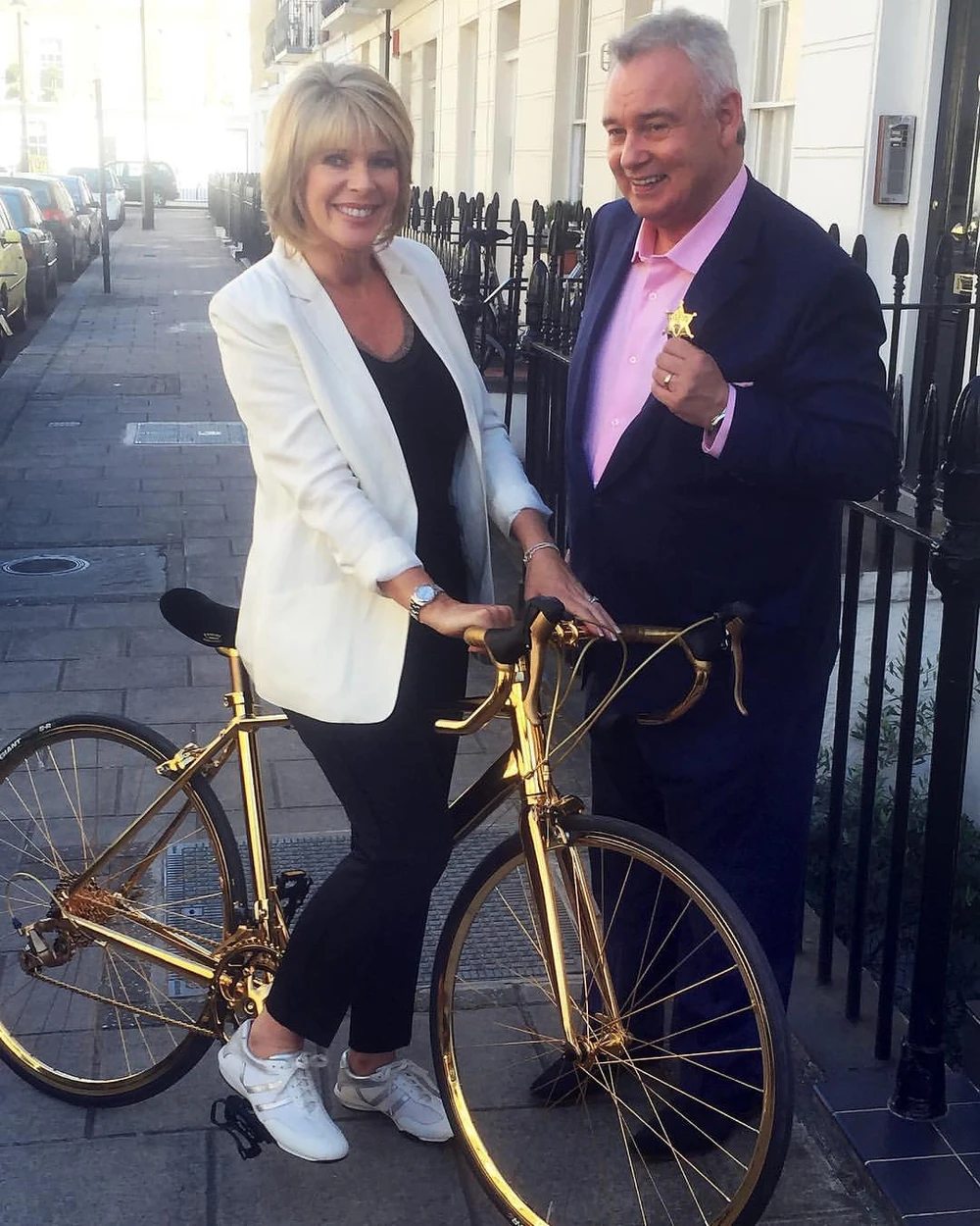 Doc-dao-chiec-xe-dap-nang-7 kg-thi-có 4 kg-la-vang-5.jpg